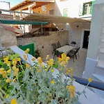 House Stone Flower 빌라