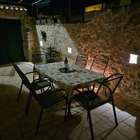 Heritage House Stone Flower Bibinje