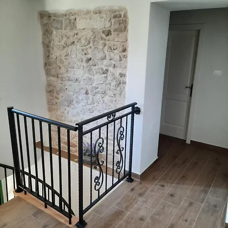 Heritage House Stone Flower Bibinje