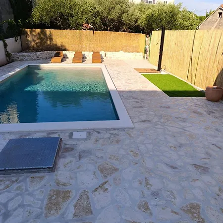Heritage House Stone Flower With Private Pool ビビニェ