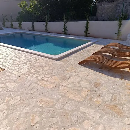 Heritage House Stone Flower With Private Pool ヴィラ ビビニェ
