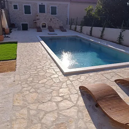 ヴィラ Heritage House Stone Flower With Private Pool ビビニェ