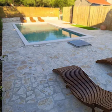 Heritage House Stone Flower With Private Pool *